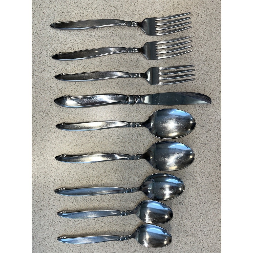 9 Piece Set ONEIDACRAFT PREMIER STAINLESS SHORELINE 3 Forks, 1 Knife & 5 Spoons.